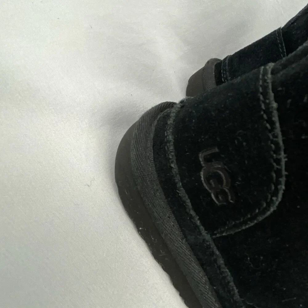 UGG Neumel II Chukka Boot Toddler Size 10 Black Suede Side Zip Water Repel‎ $105